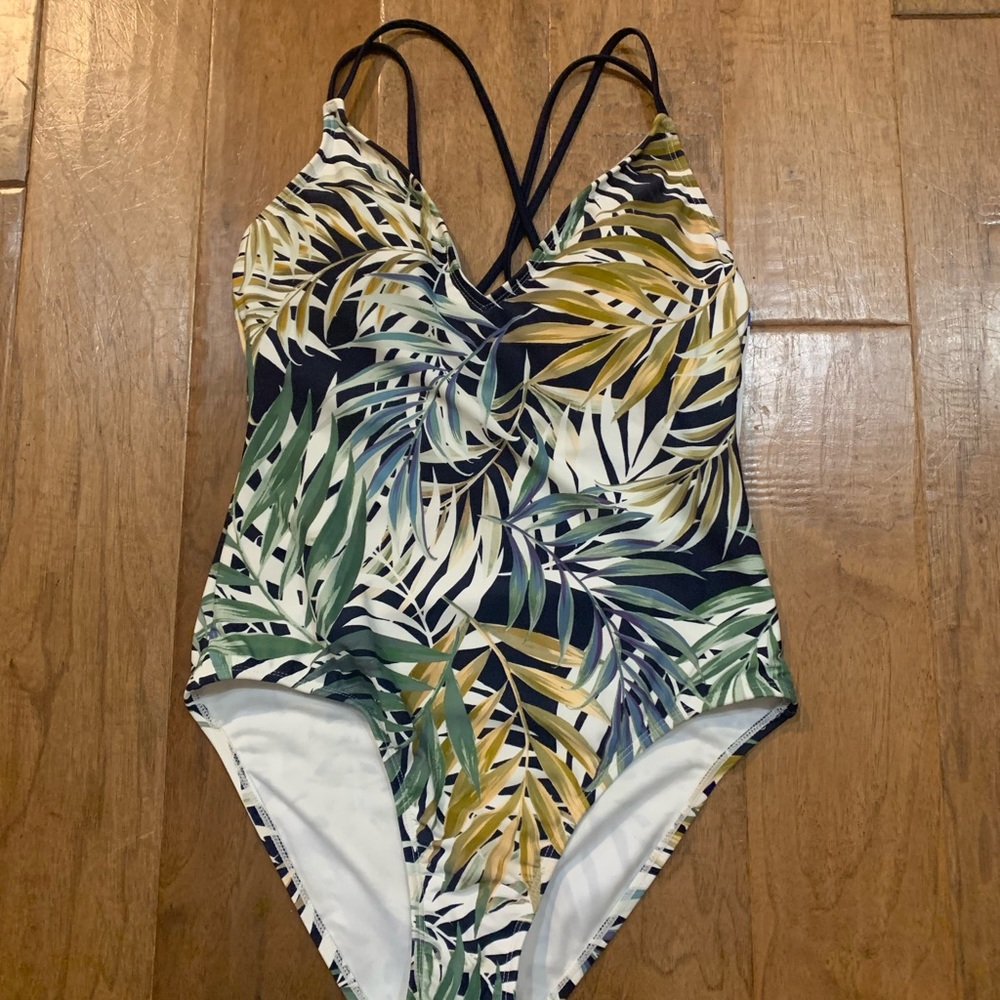 Women’s swimsuit! New with tags. Size: Large